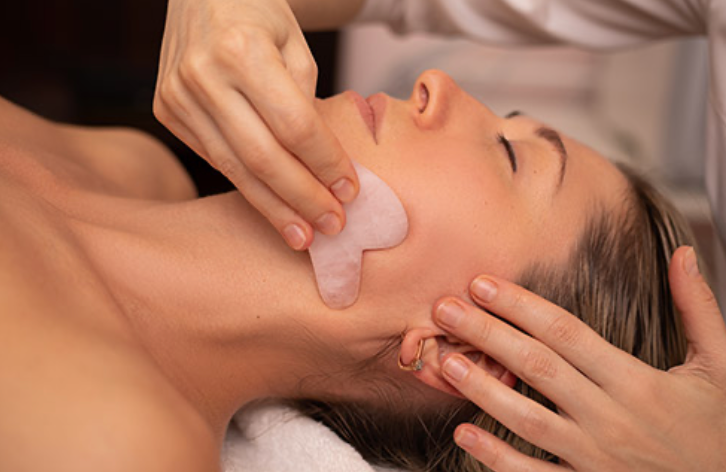 Soin Modelage Manuel Facial avec GuaSha