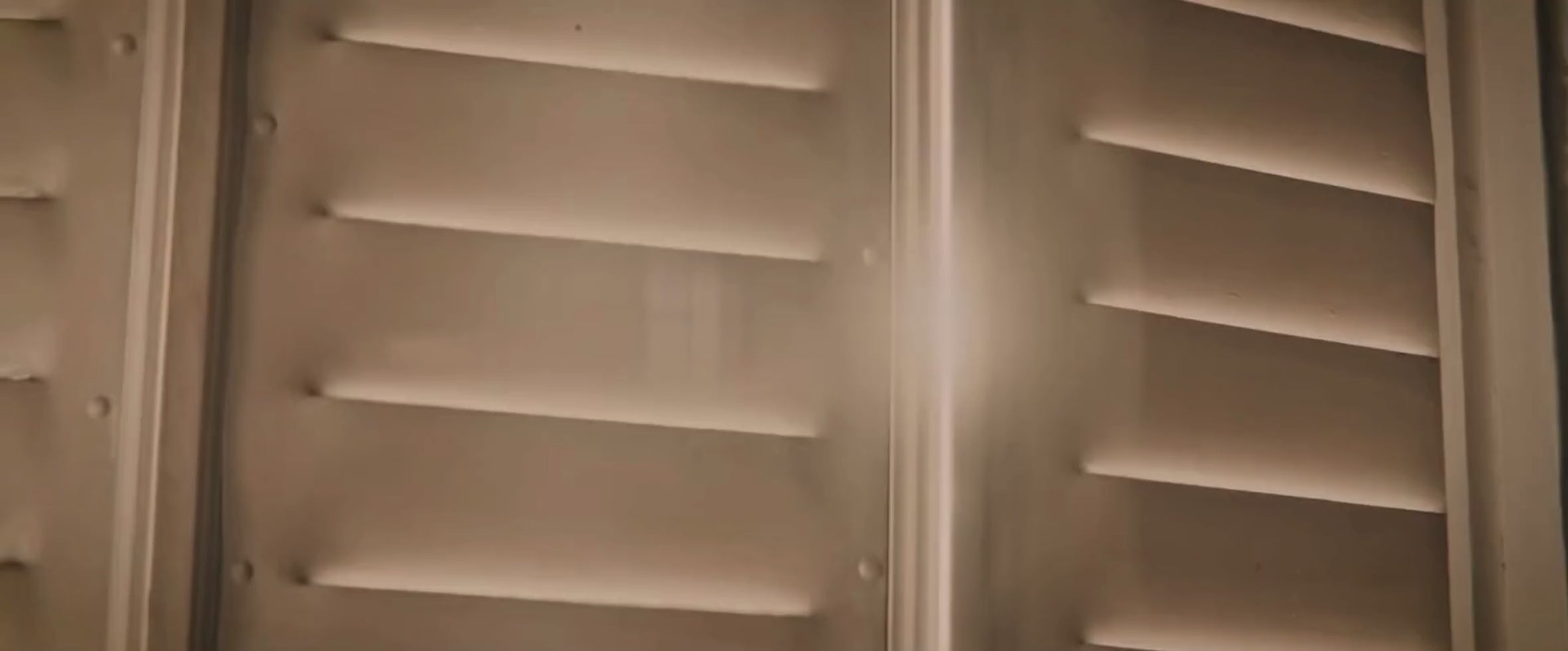Charger la vidéo : AGRUMES PETILLANTS - Eau Parfumée Thalion