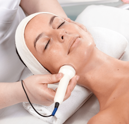 Soin Visage Eclat-Lift: Radiofréquence bipolaire + remodelage lift manuel 60 min